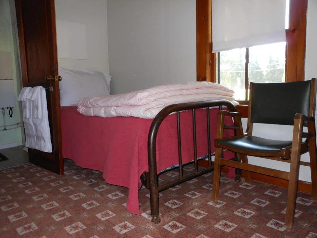 Hôtel Katahdin Cabins à Millinocket Extérieur photo