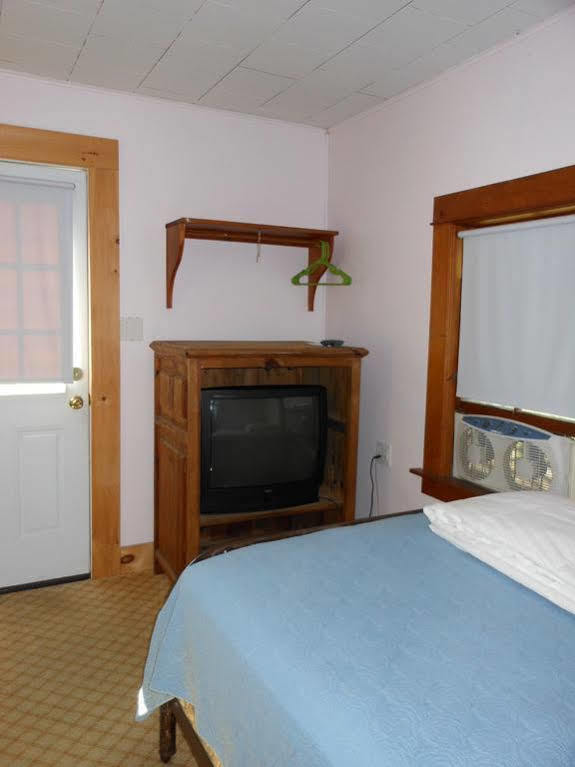 Hôtel Katahdin Cabins à Millinocket Extérieur photo