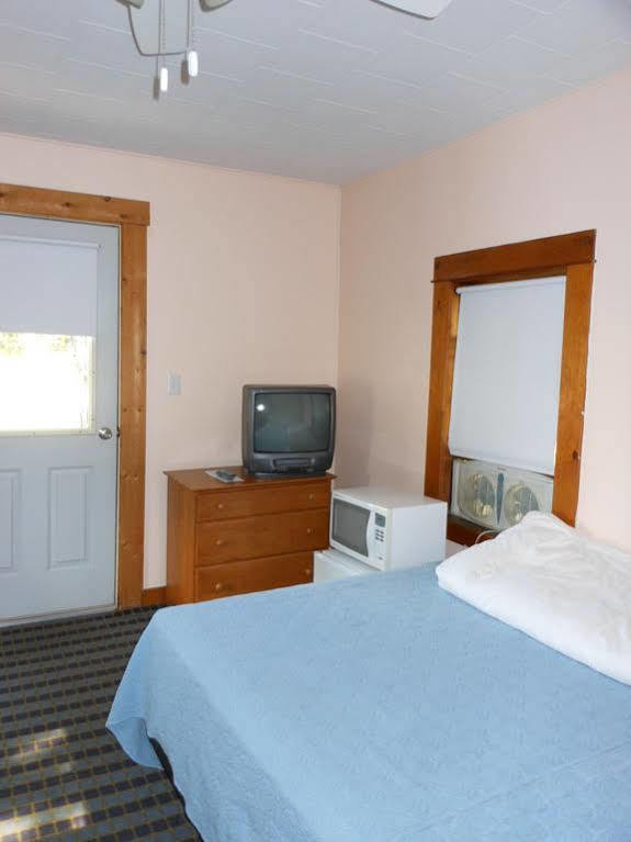 Hôtel Katahdin Cabins à Millinocket Extérieur photo